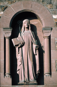 Statue der Hildegard von Bingen
